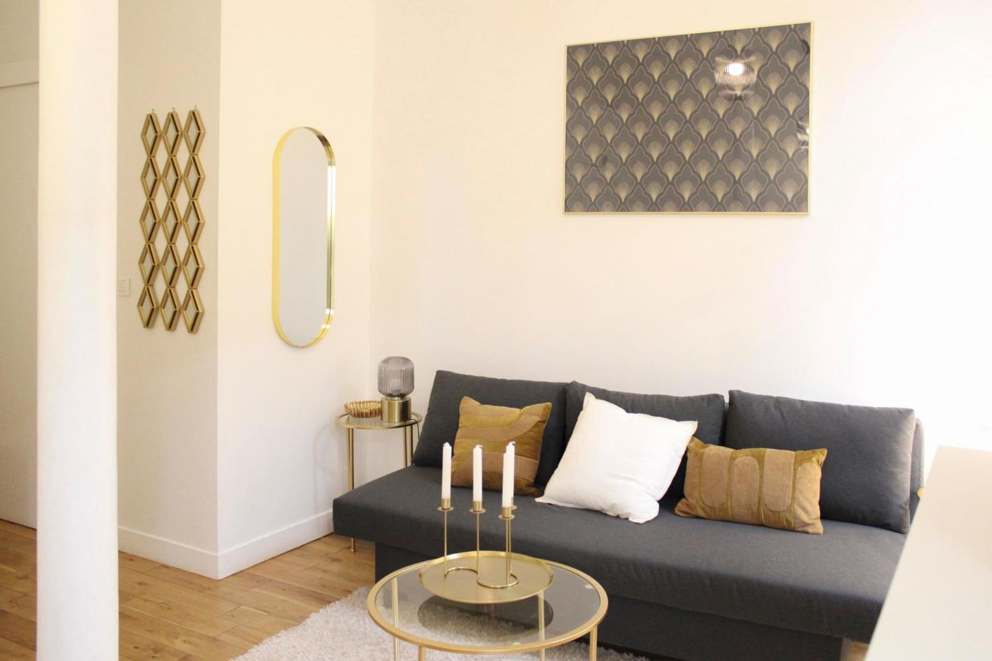 Apartment And Comfortable Paris